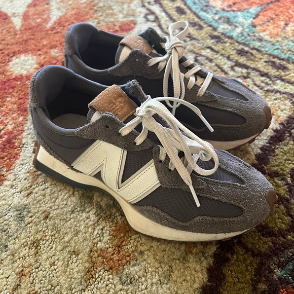 NEW BALANCE 327 size 6 - Picture 2 of 5